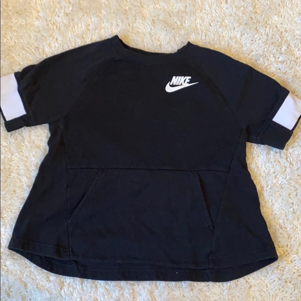 Nike kids shortsleeved shirt with front pocket